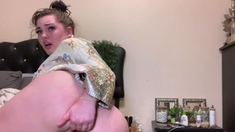 Naked amateur webcam girl fingering her pussy live on camera