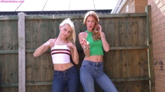 Amateur hottie fucked outdoor in public