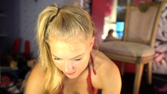 Amateur Blonde Teen Plays Solo with Toy Webcam Porn